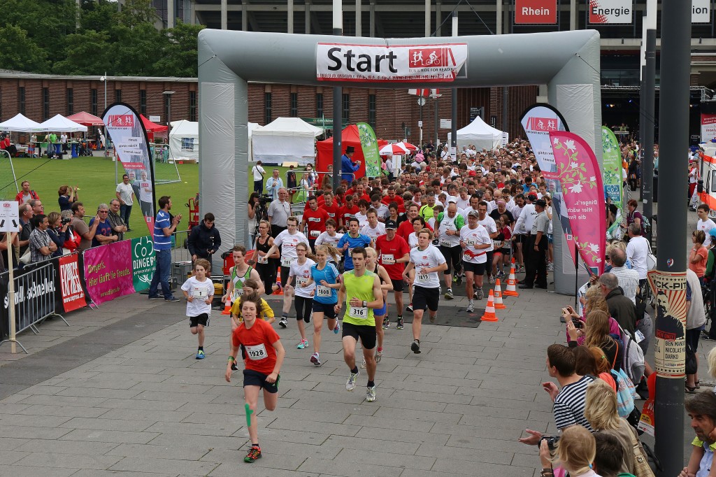Start des Leselaufs 2014 © Roland Goseberg