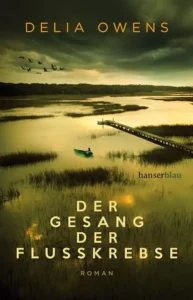 Buchcover von "Der Gesang der Flusskrebse" von Delia Owens (dunkle Moorlandschaft)